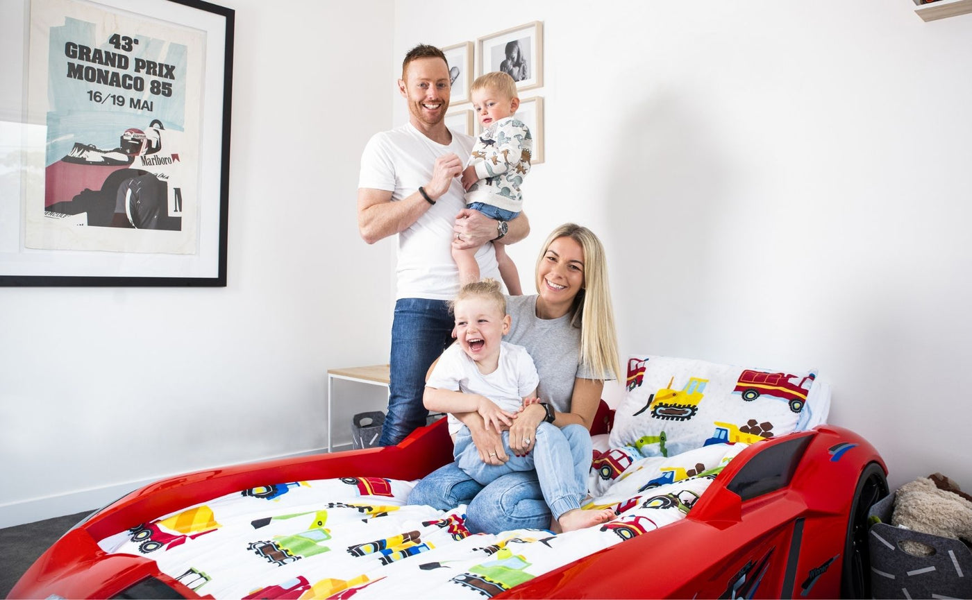 the happybeds family with their kids perfect bed